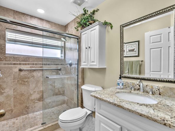 8895 Lake Park Cir, Davie FL 33328