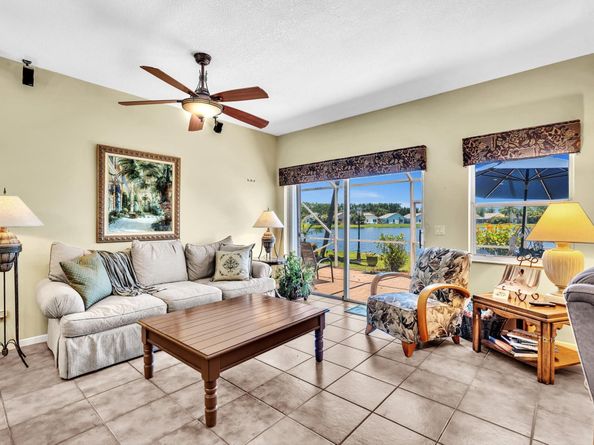 8895 Lake Park Cir, Davie FL 33328