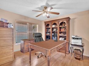 8895 Lake Park Cir, Davie FL 33328