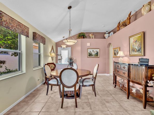 8895 Lake Park Cir, Davie FL 33328
