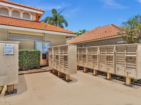 8895 Lake Park Cir, Davie FL 33328