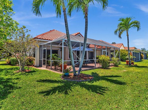 8895 Lake Park Cir, Davie FL 33328