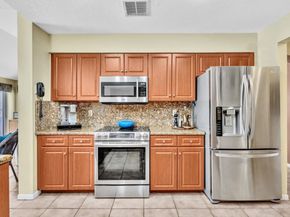 8895 Lake Park Cir, Davie FL 33328