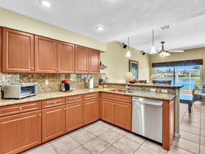 8895 Lake Park Cir, Davie FL 33328