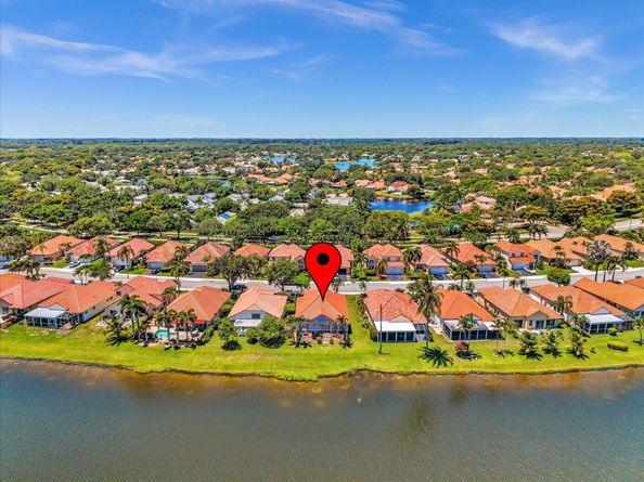8895 Lake Park Cir, Davie FL 33328