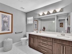 8895 Lake Park Cir, Davie FL 33328