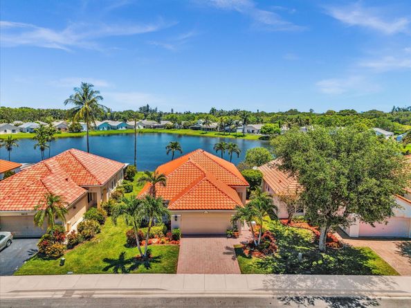 8895 Lake Park Cir, Davie FL 33328