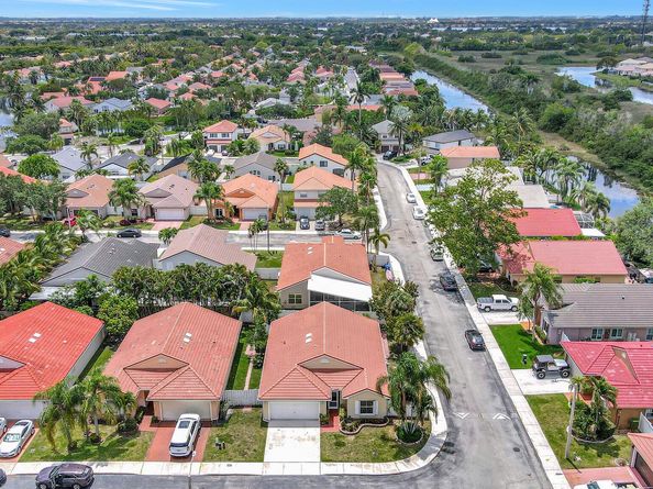 16590 NW 9th Street, Pembroke Pines FL 33028