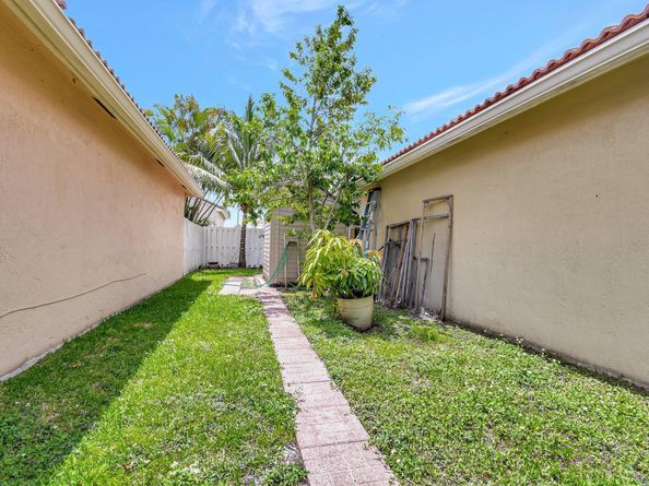 16590 NW 9th Street, Pembroke Pines FL 33028