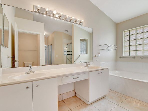 16590 NW 9th Street, Pembroke Pines FL 33028