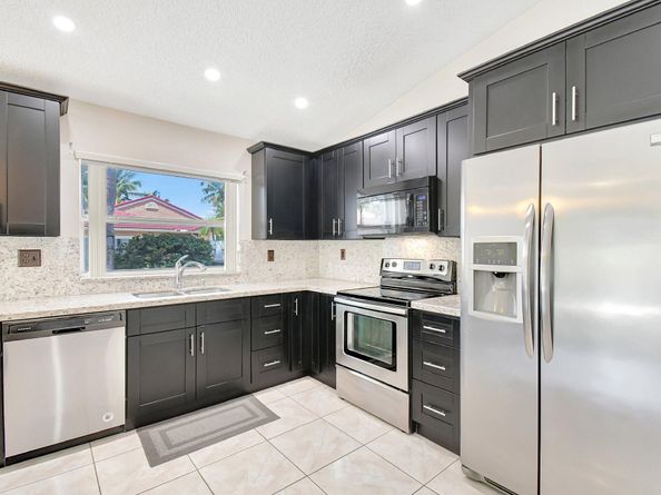 16590 NW 9th Street, Pembroke Pines FL 33028