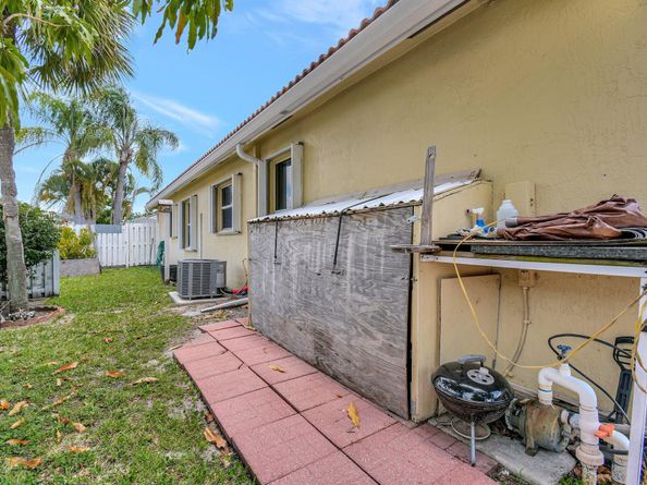 16590 NW 9th Street, Pembroke Pines FL 33028