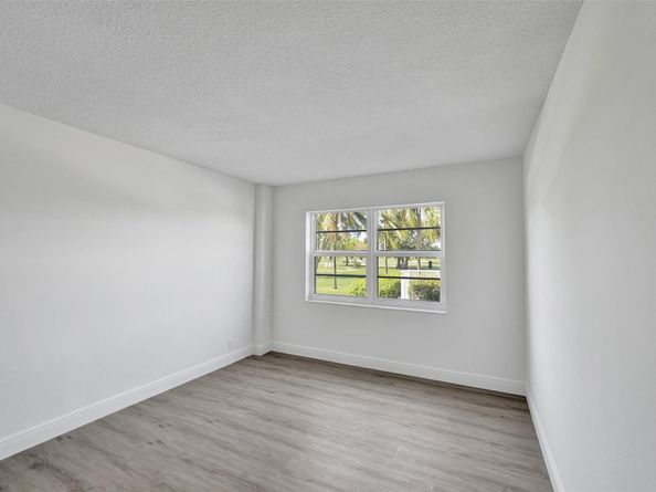 2500 NE 48th Ln 103, Fort Lauderdale FL 33308