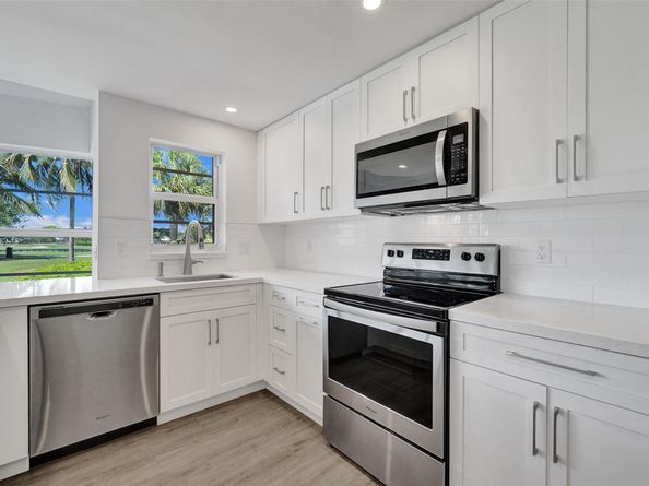 2500 NE 48th Ln 103, Fort Lauderdale FL 33308