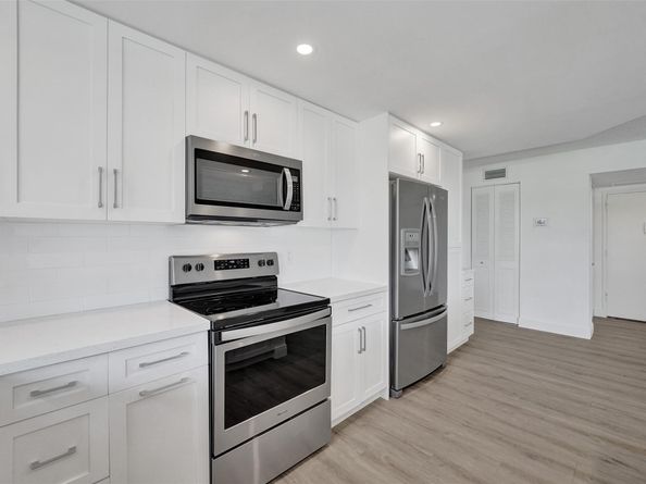 2500 NE 48th Ln 103, Fort Lauderdale FL 33308