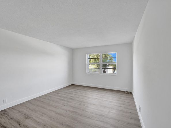 2500 NE 48th Ln 103, Fort Lauderdale FL 33308