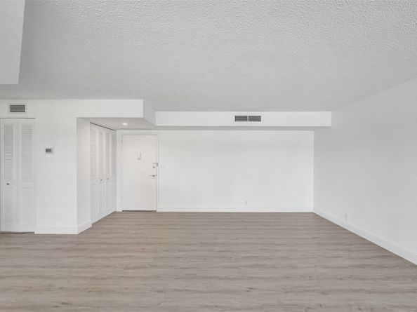 2500 NE 48th Ln 103, Fort Lauderdale FL 33308