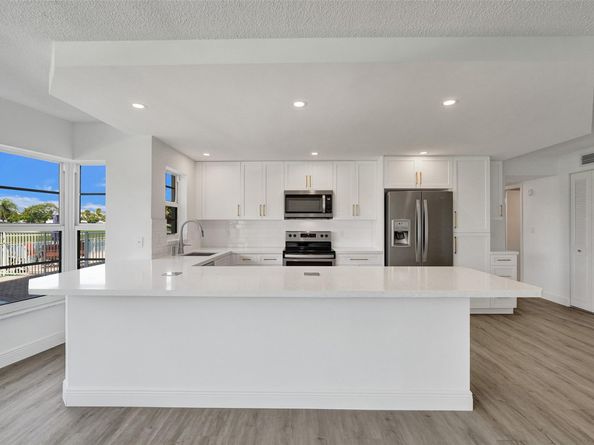 2500 NE 48th Ln 103, Fort Lauderdale FL 33308