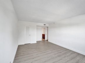 2500 NE 48th Ln 103, Fort Lauderdale FL 33308