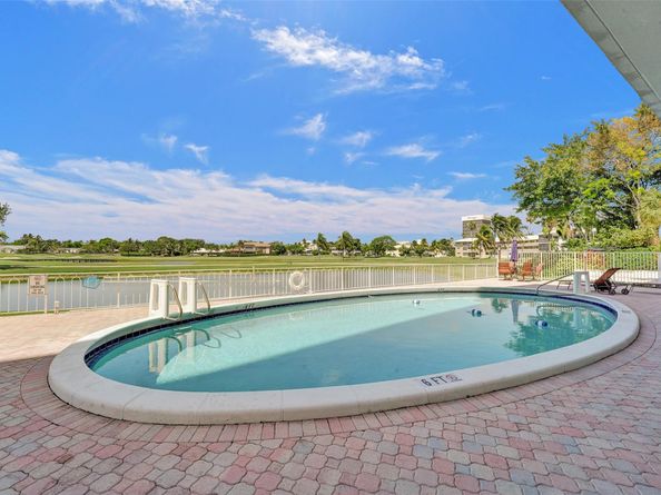 2500 NE 48th Ln 103, Fort Lauderdale FL 33308