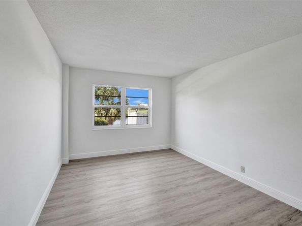 2500 NE 48th Ln 103, Fort Lauderdale FL 33308