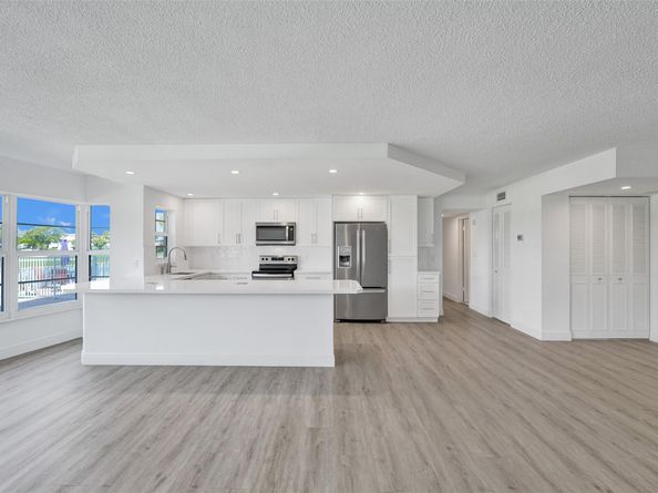 2500 NE 48th Ln 103, Fort Lauderdale FL 33308