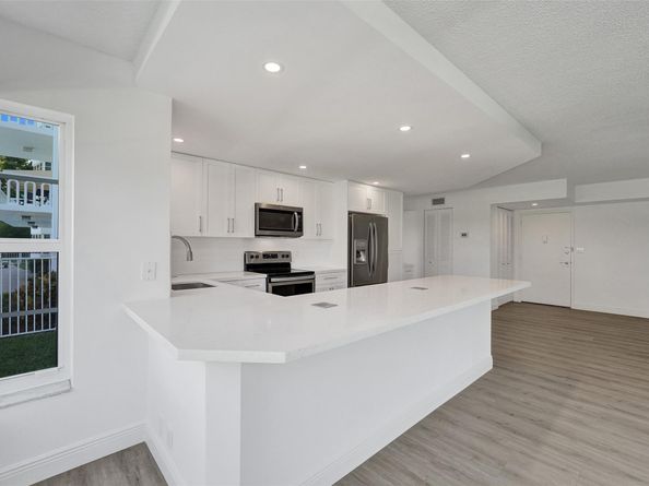 2500 NE 48th Ln 103, Fort Lauderdale FL 33308