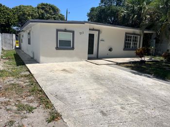 711 Fernwood Drive