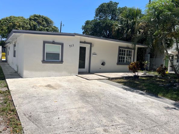 711 Fernwood Drive, West Palm Beach FL 33405