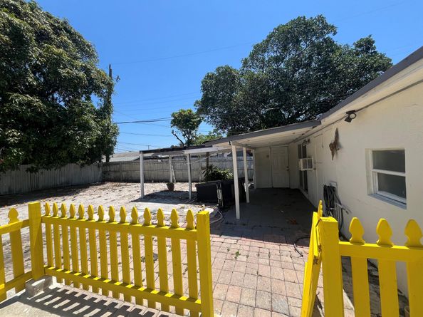 711 Fernwood Drive, West Palm Beach FL 33405