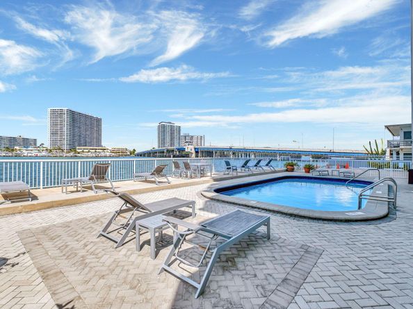 2016 Bay Drive 907, Miami Beach FL 33141