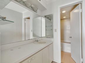 2016 Bay Drive 907, Miami Beach FL 33141