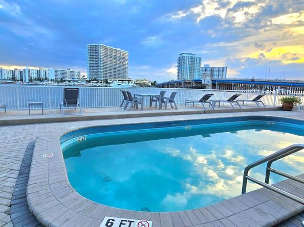 2016 Bay Drive 907, Miami Beach FL 33141