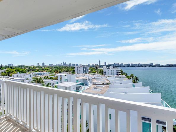 2016 Bay Drive 907, Miami Beach FL 33141