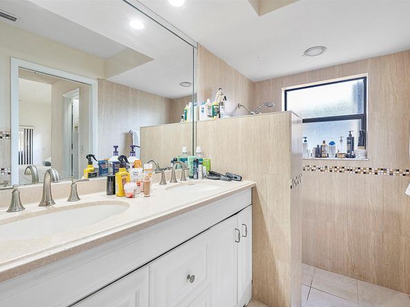 2326 NW 96th Way, Coral Springs FL 33065