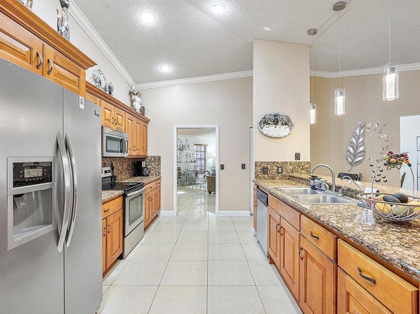 2326 NW 96th Way, Coral Springs FL 33065