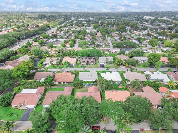2326 NW 96th Way, Coral Springs FL 33065