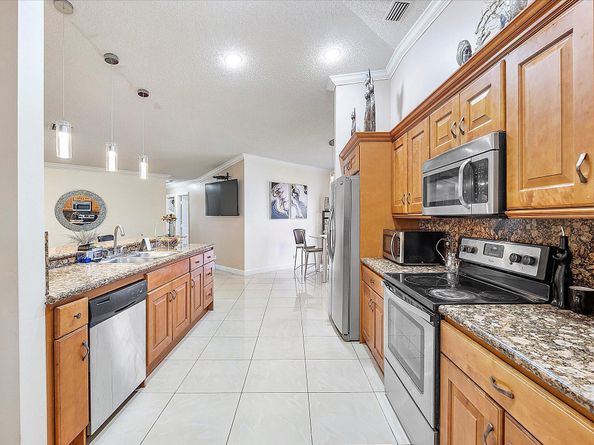 2326 NW 96th Way, Coral Springs FL 33065