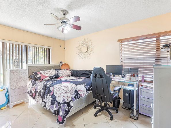 2326 NW 96th Way, Coral Springs FL 33065