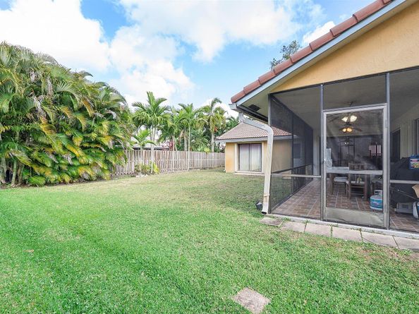 2326 NW 96th Way, Coral Springs FL 33065