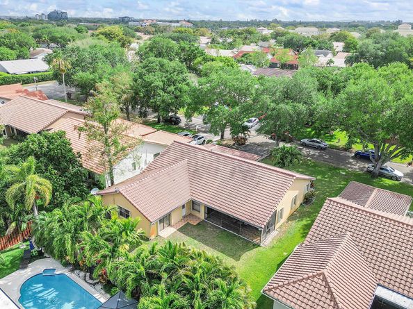 2326 NW 96th Way, Coral Springs FL 33065