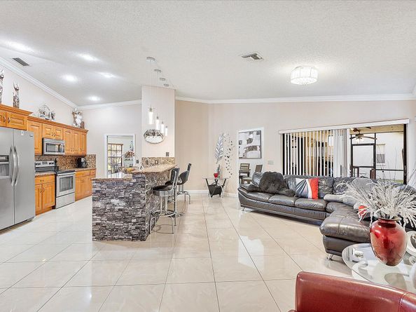 2326 NW 96th Way, Coral Springs FL 33065