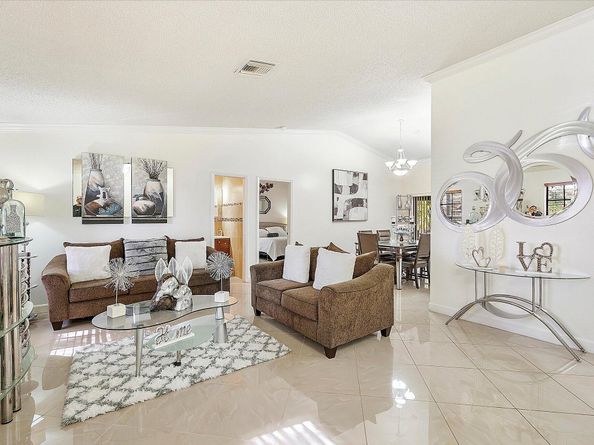 2326 NW 96th Way, Coral Springs FL 33065