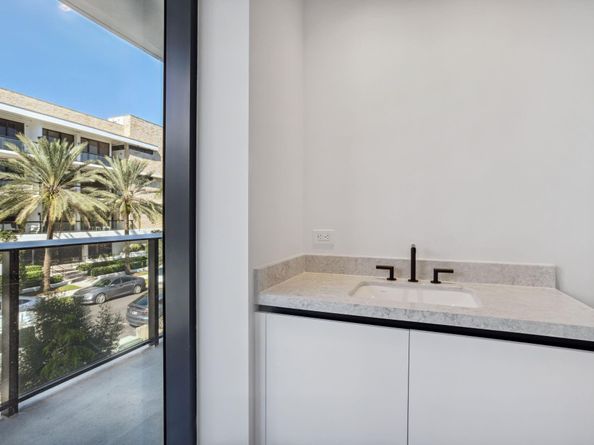 160 Isle Of Venice Dr 203, Fort Lauderdale FL 33301