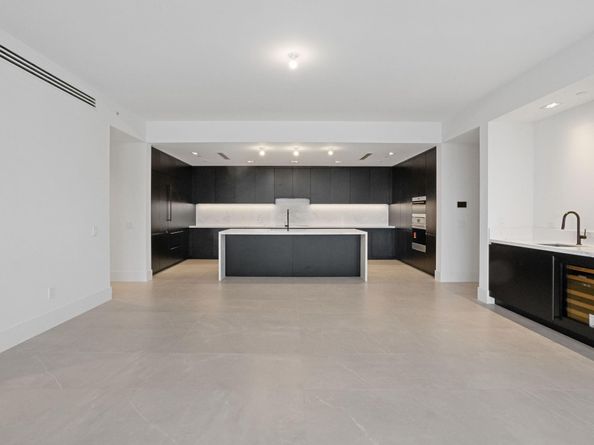 160 Isle Of Venice Dr 203, Fort Lauderdale FL 33301