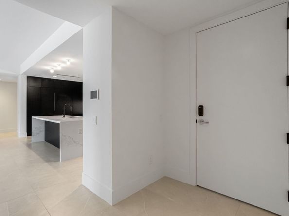 160 Isle Of Venice Dr 203, Fort Lauderdale FL 33301