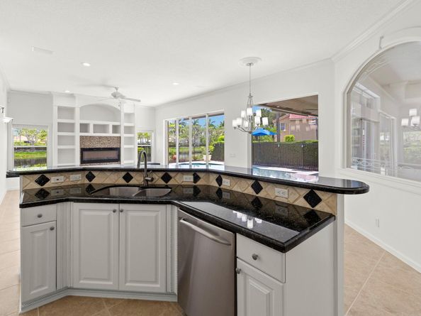 3707 Oak Ridge Cir, Weston FL 33331