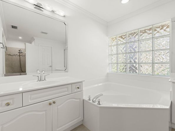 3707 Oak Ridge Cir, Weston FL 33331