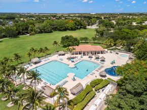 3707 Oak Ridge Cir, Weston FL 33331