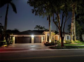 3707 Oak Ridge Cir, Weston FL 33331